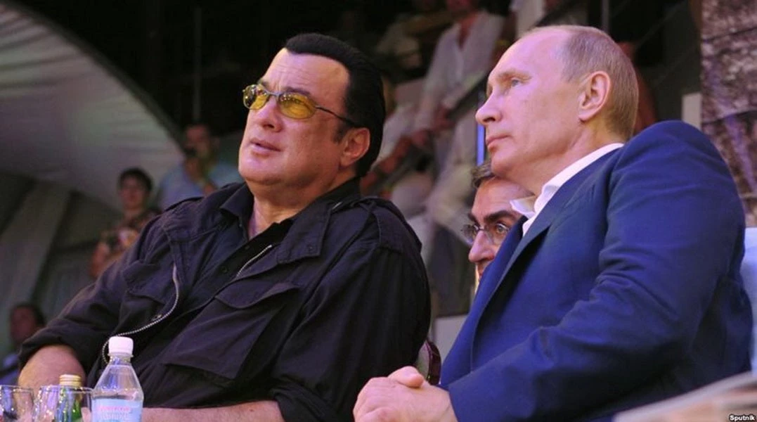 Αποστολή από τον Πούτιν για αστέρα του Χόλιγουντ – Στέλνουν στις ΗΠΑ τον Στίβεν Σιγκάλ!